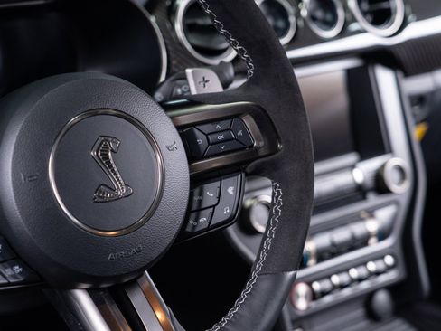 Used 2022 Ford Mustang Shelby GT500 w/ Carbon Fiber Track Pack image 38