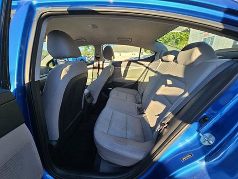 Used 2017 Hyundai Elantra SE FWD image 21