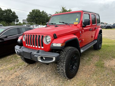 Used 2018 Jeep Wrangler Unlimited Sahara w/ Cold Weather Group AWD/4WD image 3