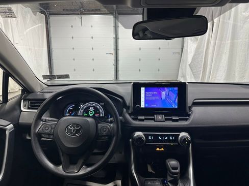 Used 2025 Toyota RAV4 XLE AWD/4WD image 16