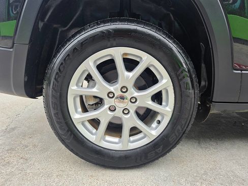 Used 2015 Jeep Cherokee Latitude FWD image 45