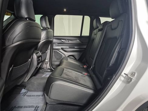 Used 2023 Jeep Grand Cherokee Altitude AWD/4WD image 30