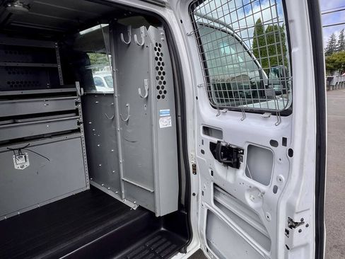Used 2013 Chevrolet Express 2500 RWD image 19