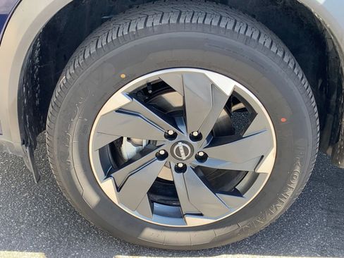 Used 2025 Nissan Rogue SV image 32