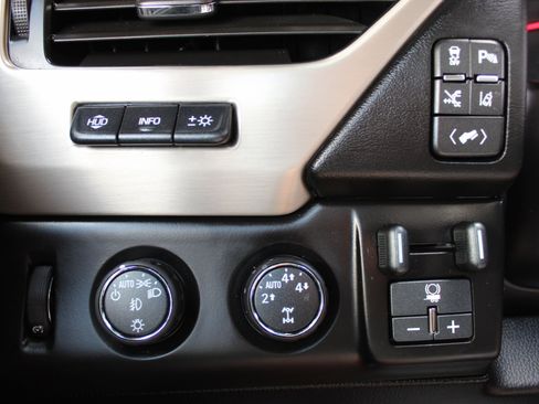 Used 2015 GMC Yukon XL Denali w/ Touring Package image 29