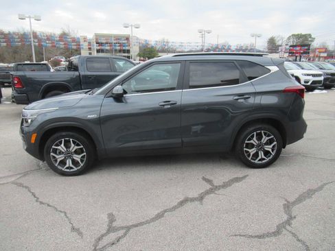 Used 2023 Kia Seltos EX image 2