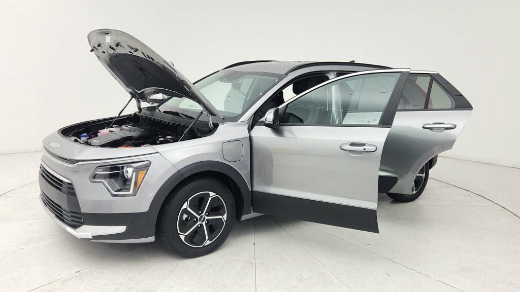 Used 2024 Kia Niro EX w/ EX Cold Weather Package FWD image 10