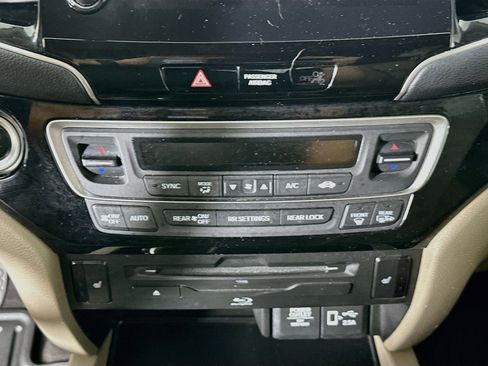 Used 2019 Honda Pilot Touring image 19