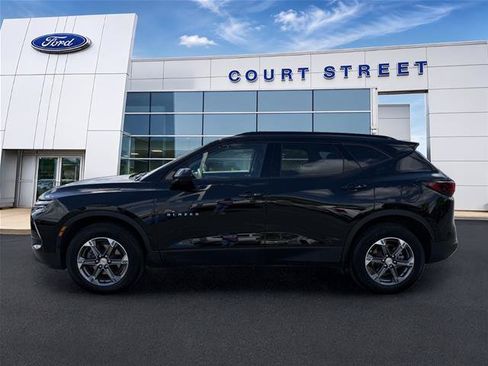 Used 2024 Chevrolet Blazer LT w/ Convenience Package AWD/4WD image 2