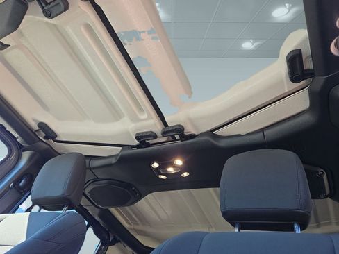 Used 2022 Jeep Wrangler Unlimited Sport image 12