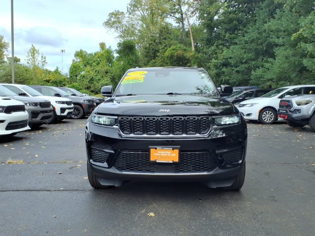 Certified 2023 Jeep Grand Cherokee Laredo X AWD/4WD image 2