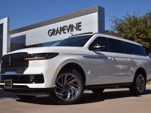 New 2025 Lincoln Navigator L Reserve image 1