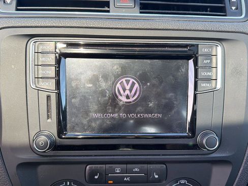 Used 2018 Volkswagen Jetta SE image 9