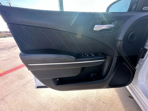 Used 2015 Dodge Charger SXT image 29