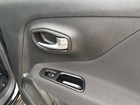 Used 2021 Jeep Renegade Sport image 31