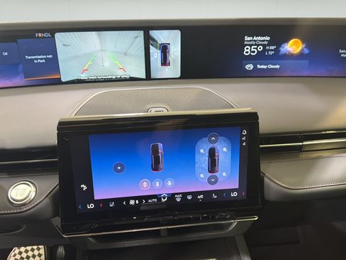 New 2026 Lincoln Nautilus Premier AWD/4WD image 23