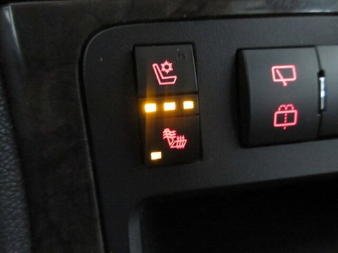 Used 2011 GMC Acadia Denali image 23