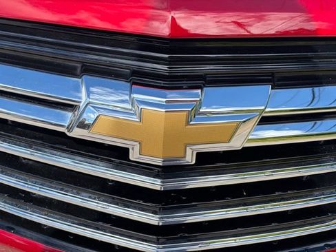 Used 2023 Chevrolet Equinox Premier AWD/4WD image 10