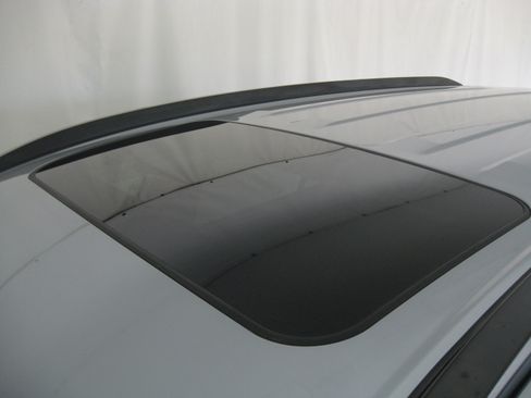 Certified 2022 Toyota Corolla Cross LE w/ Moonroof Package image 22