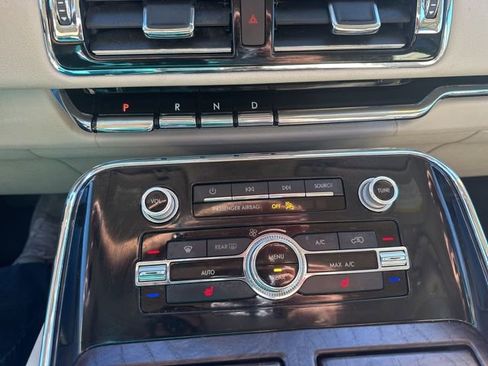 Used 2018 Lincoln Navigator Select w/ Technology Package image 19