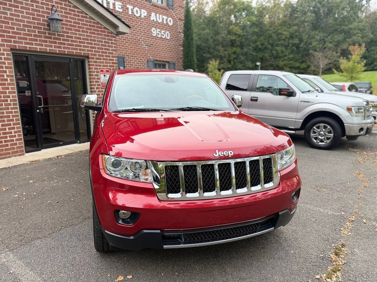 Used 2011 Jeep Grand Cherokee Overland AWD/4WD image 8