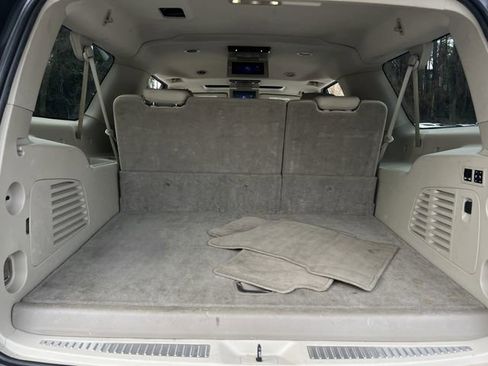 Used 2019 Cadillac Escalade ESV Luxury image 29