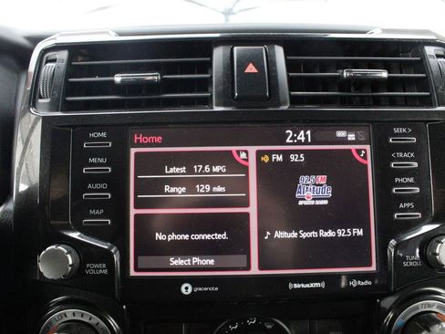 Used 2020 Toyota 4Runner TRD Off-Road AWD/4WD image 34