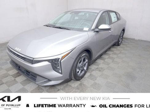 New 2025 Kia K4 LXS image 1