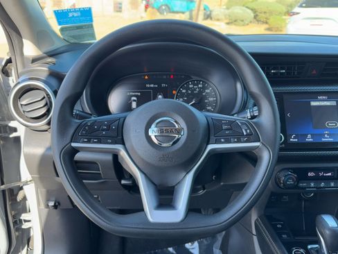 Used 2021 Nissan Kicks SV image 20