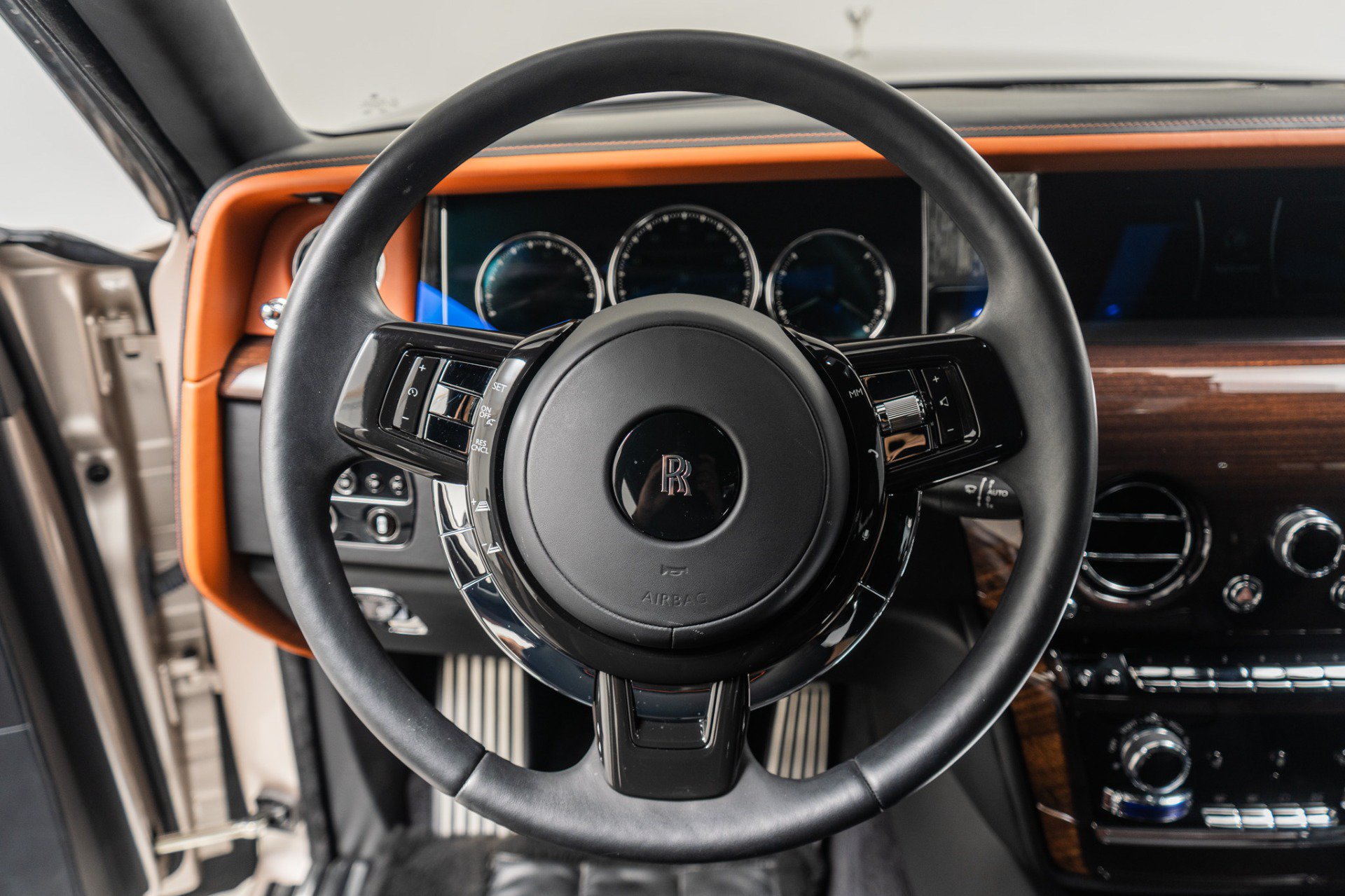 Used 2019 Rolls-Royce Phantom Sedan RWD image 15
