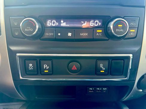 Used 2019 Nissan Titan SV w/ SV Convenience Package RWD image 20
