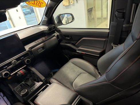 Used 2025 Toyota Tacoma TRD Pro image 41