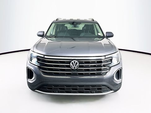 Used 2025 Volkswagen Atlas SE AWD/4WD image 2