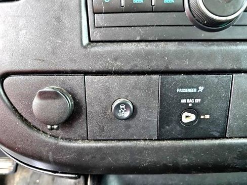 Used 2016 Chevrolet Express 3500 image 17