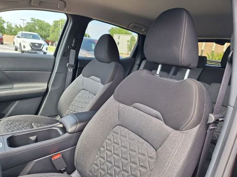 Used 2025 Nissan Kicks SV w/ Charging Package FWD image 11