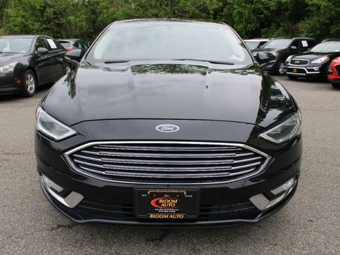 Used 2017 Ford Fusion SE w/ Fusion SE Technology Package FWD image 3
