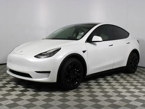 Used 2020 Tesla Model Y Long Range image 3
