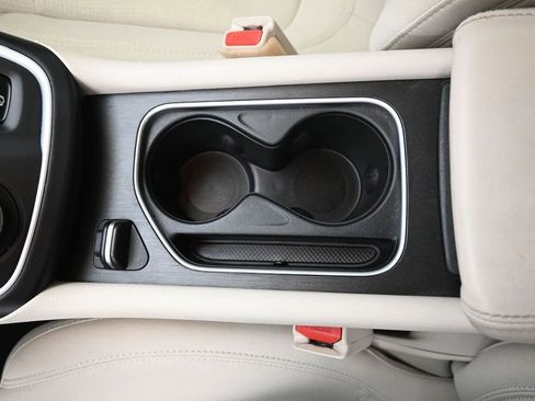 Used 2016 Chrysler 200 Limited image 19