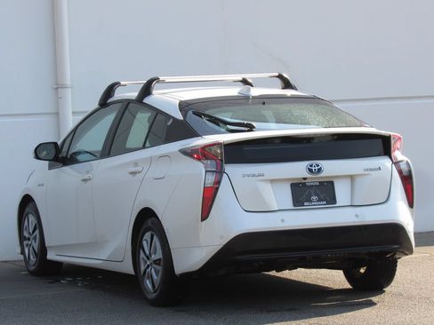 Certified 2018 Toyota Prius Four w/ Advanced Technology Package FWD image 5
