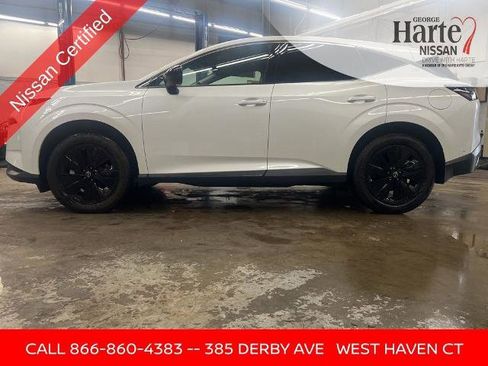 Certified 2025 Nissan Murano SV image 2