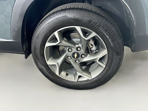 Used 2025 Chevrolet Trax LT image 11