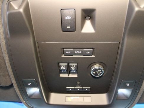 Used 2016 Cadillac Escalade Platinum image 27