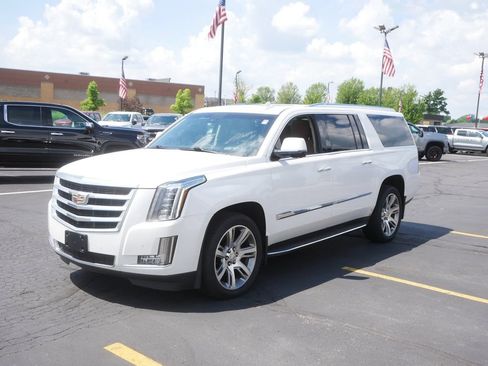 Used 2016 Cadillac Escalade ESV Luxury AWD/4WD image 4