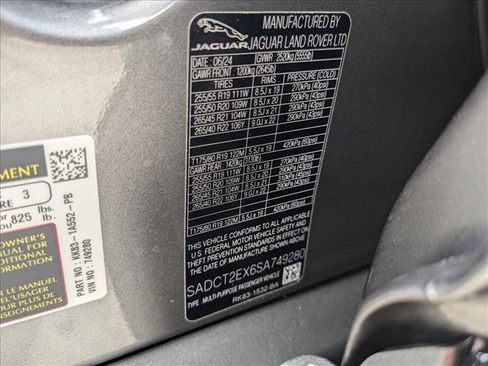 New 2025 Jaguar F-PACE R-Dynamic S image 17