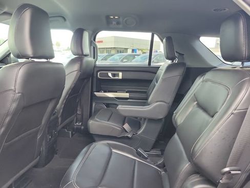 Used 2023 Ford Explorer XLT w/ Equipment Group 202A RWD image 13