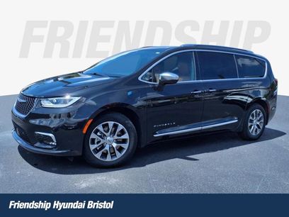 Used 2024 Chrysler Pacifica Pinnacle