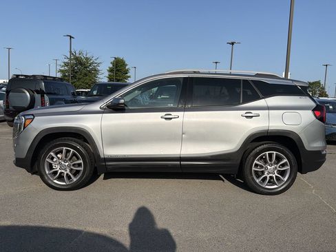 Used 2024 GMC Terrain SLT AWD/4WD image 2
