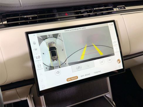 Used 2024 Land Rover Range Rover SE image 17