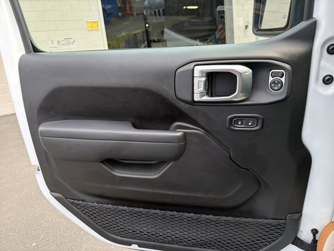 Certified 2025 Jeep Wrangler Sport AWD/4WD image 29