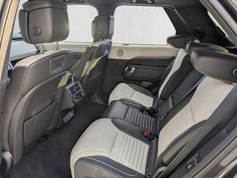 Used 2024 Land Rover Discovery Metropolitan Edition image 18